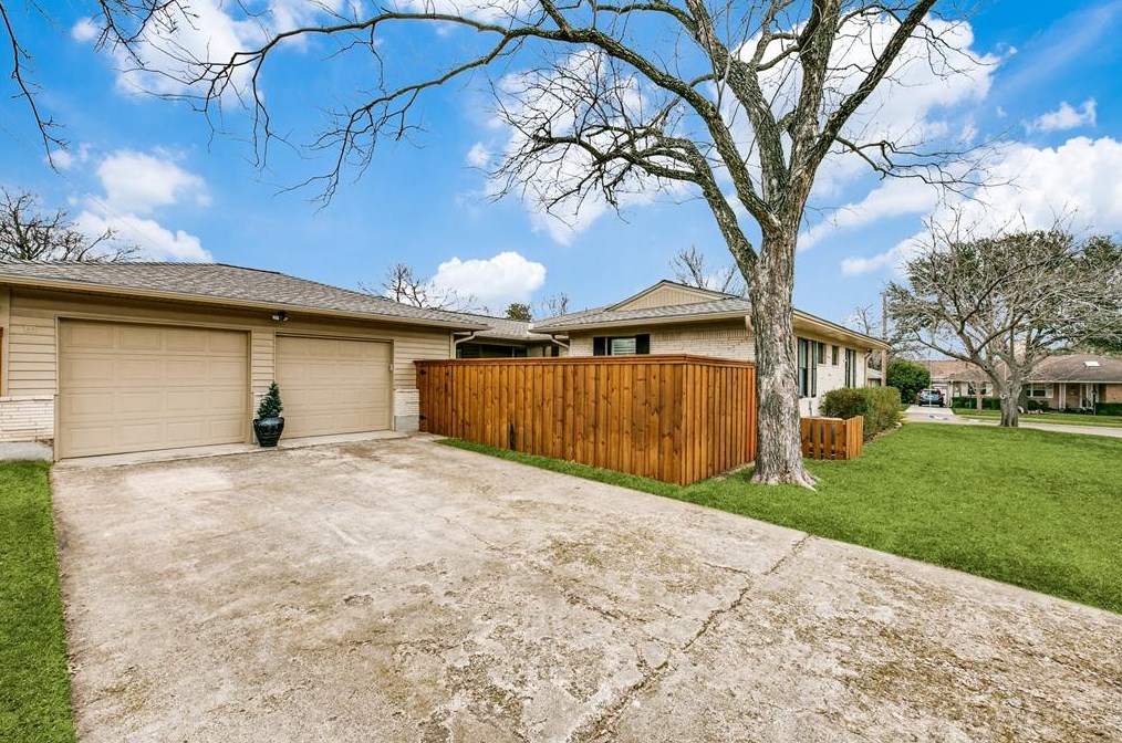 9005 Livenshire Dr, Dallas, TX 75238