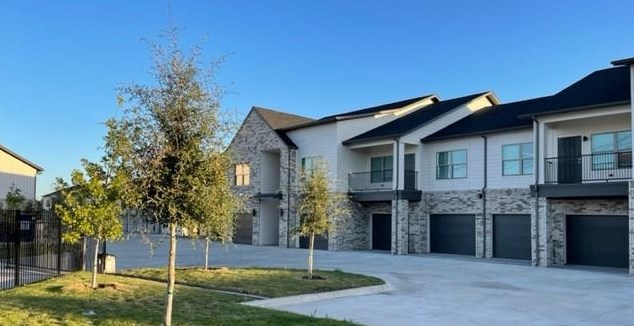 15 Northgate #17-b, Waxahachie, TX 75165