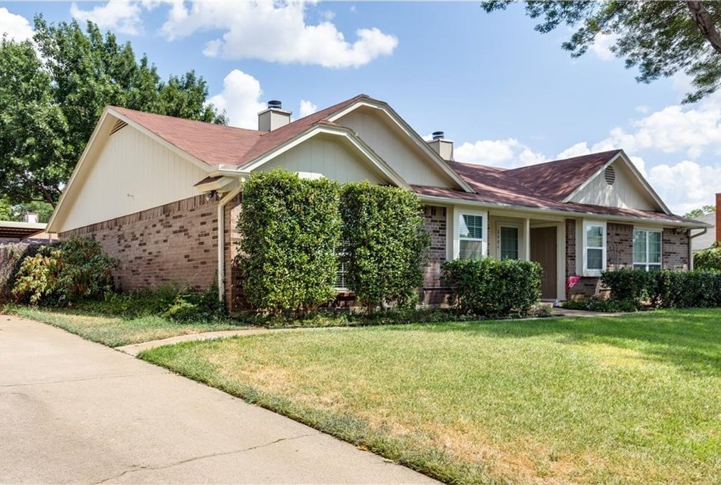 2906 Penny Ln, Euless, TX 76039