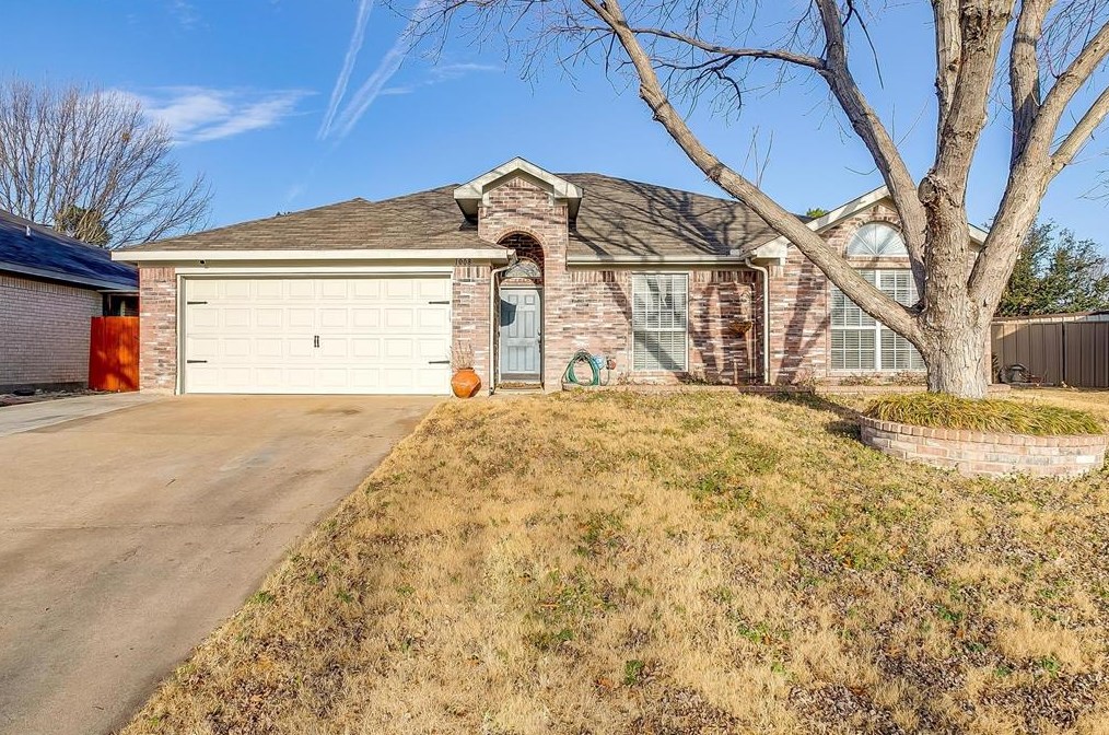 1008 Vaden Ave, Burleson, TX 76028