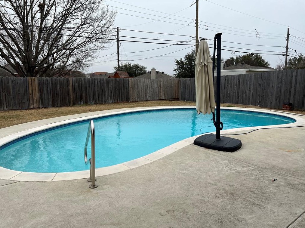 301 Huntington Dr, Euless, TX 76040