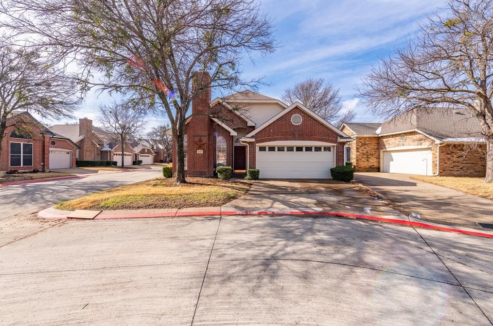 347 Arbor Ct, Euless, TX 76039