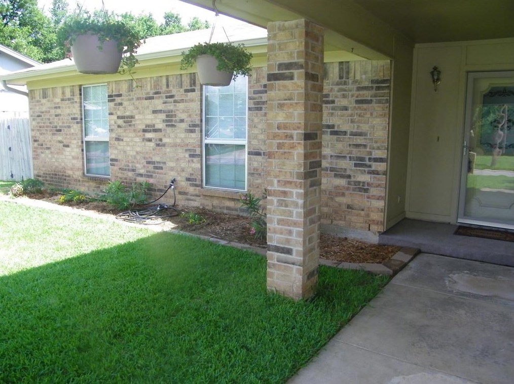 8224 Ulster Dr, Fort Worth, TX 76180