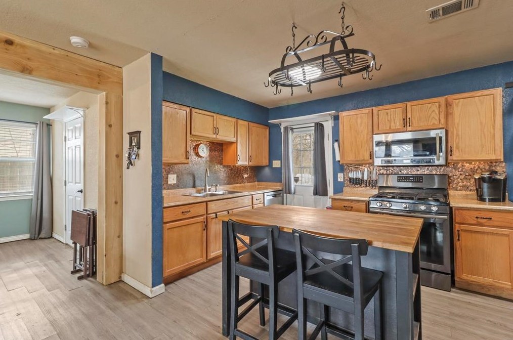1115 Casa Dr, Mesquite TX  75149-5225 exterior