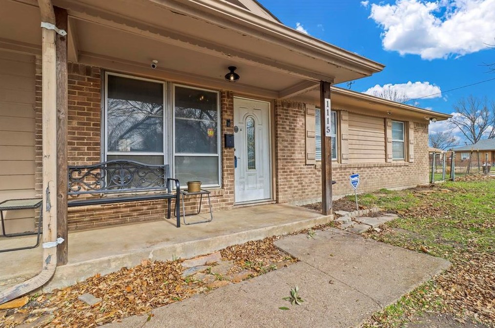 1115 Casa Dr, Mesquite TX  75149-5225 exterior
