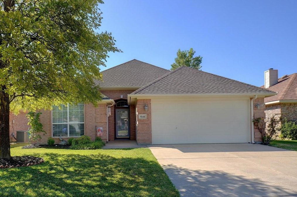 9144 Winding River Dr, Fort Worth, TX 76118