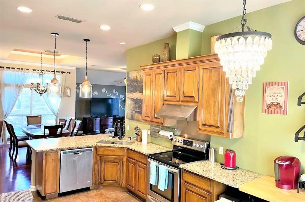 8241 Winter Falls Tr, Hurst, TX 76053