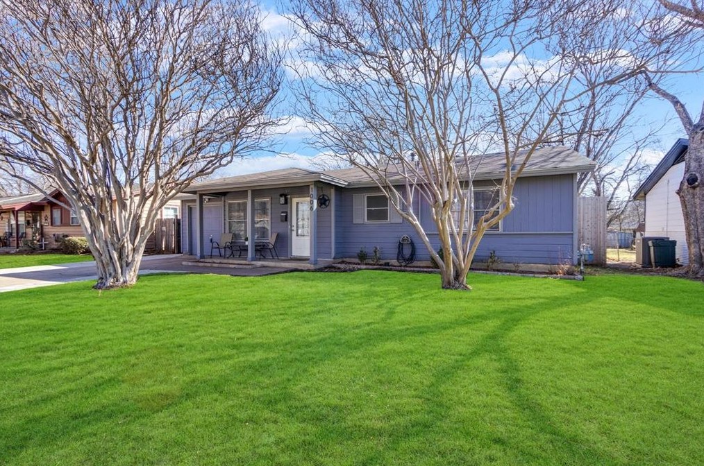1006 Harris Dr, Euless, TX 76039