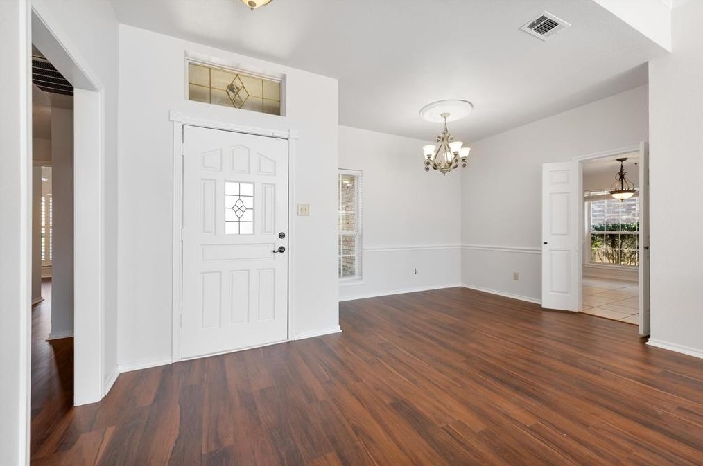 320 Lexington Ln, Euless, TX 76039