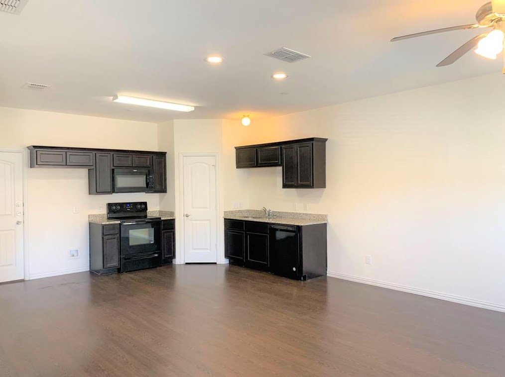 1332 Lakecrest Ln, Lewisville, TX 75057
