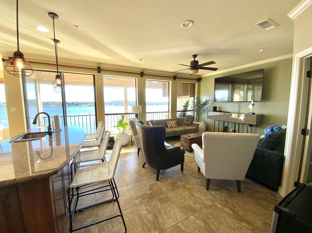 401 E Pearl St, Granbury, TX 76048