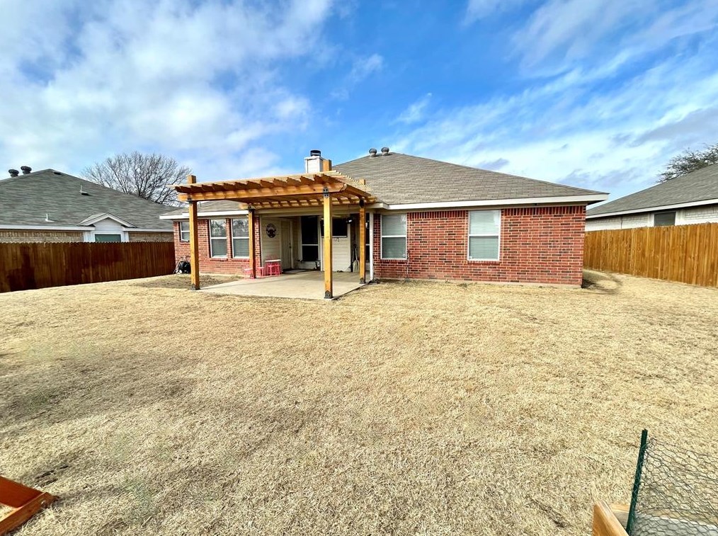 194 Adams Dr, Crowley, TX 76036-3674
