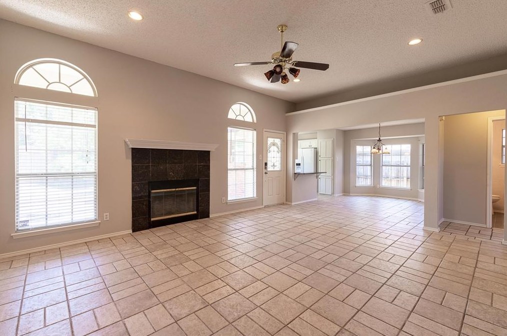 7336 Amber Dr, Fort Worth, TX 76148