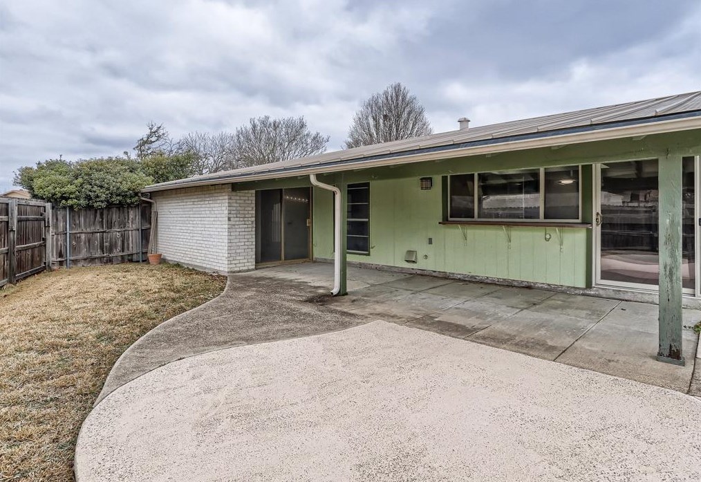 3130 Barton Rd, Carrollton TX 75007-3501 exterior