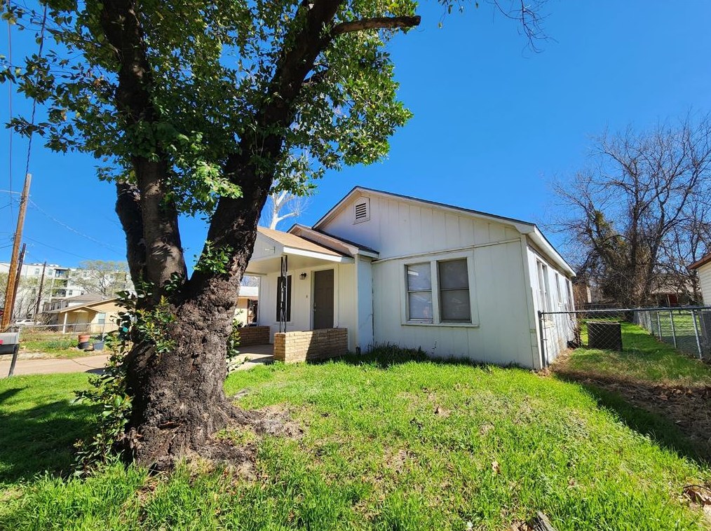 1015 Peak St, Denton, TX 76201