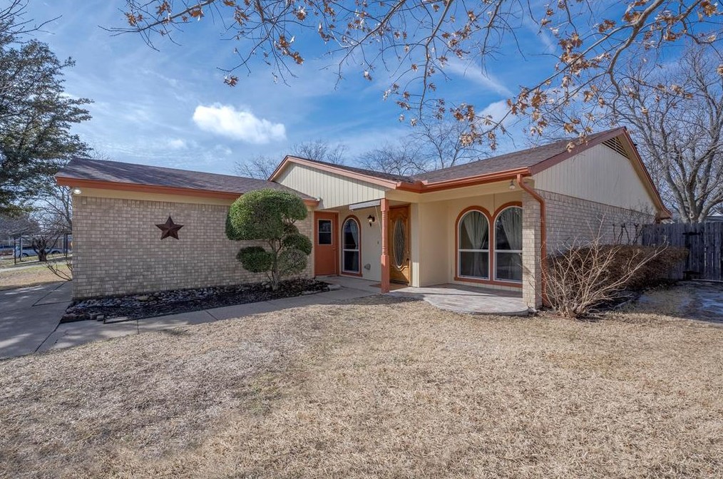 7313 Meadowbrook Dr, Fort Worth, TX 76182