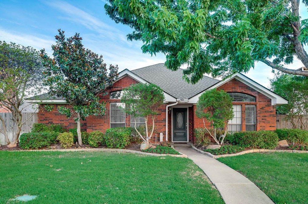 1040 Monarch Dr, Lewisville, TX 75067