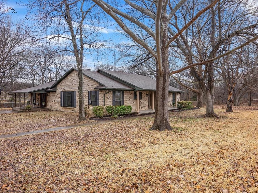 128 N Falling Leaves Dr, Waxahachie, TX 75167