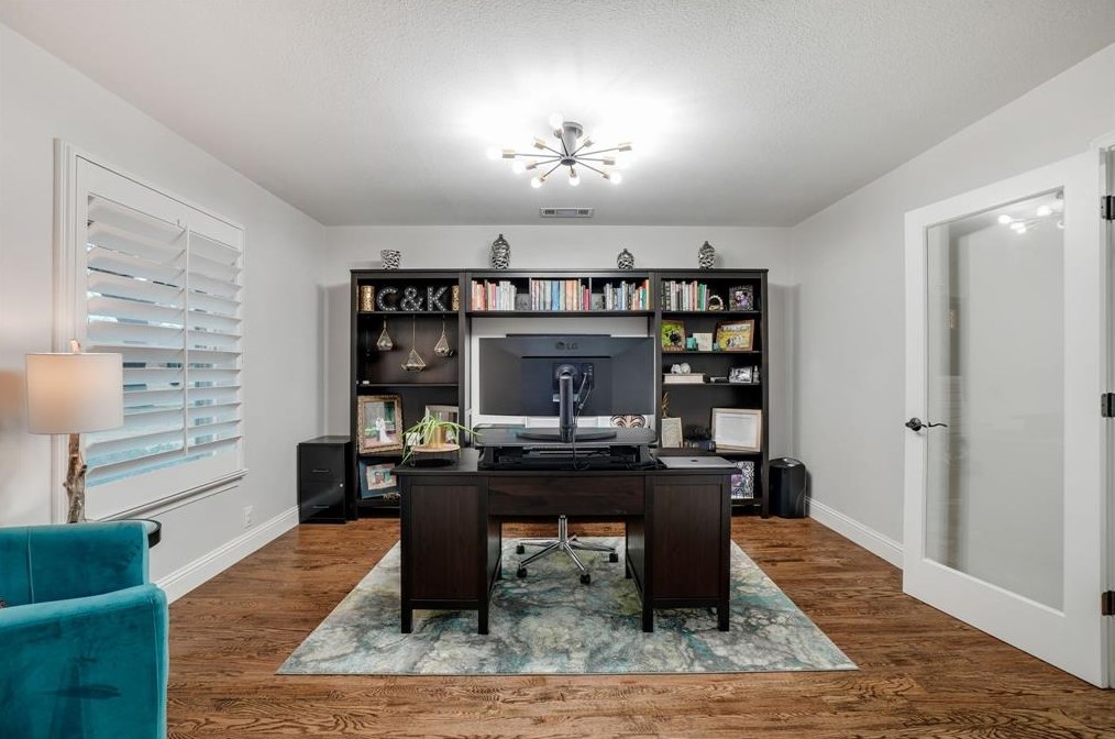 10406 Royal Clb Ln, Dallas TX 75229-5048 exterior