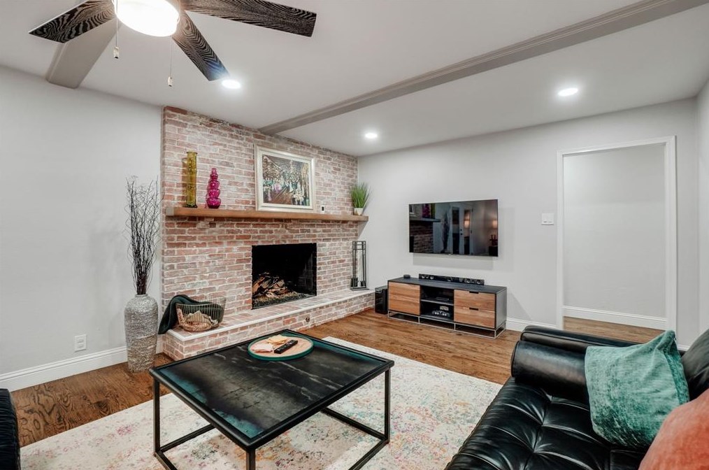 10406 Royal Clb Ln, Dallas TX 75229-5048 exterior