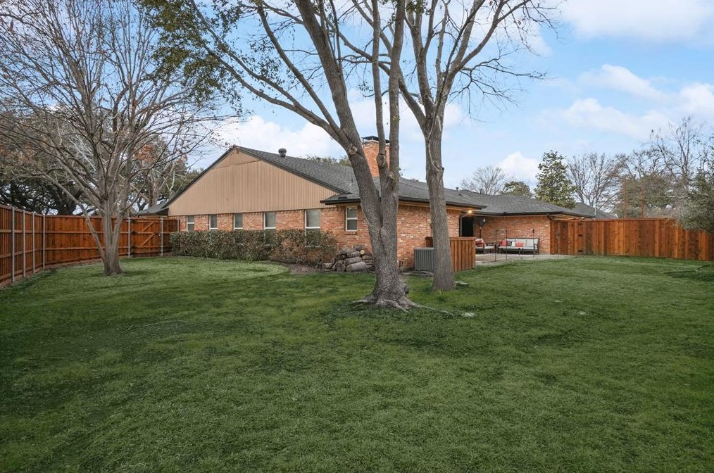 10406 Royal Clb Ln, Dallas TX 75229-5048 exterior