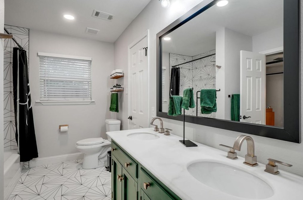 10406 Royal Clb Ln, Dallas TX 75229-5048 exterior