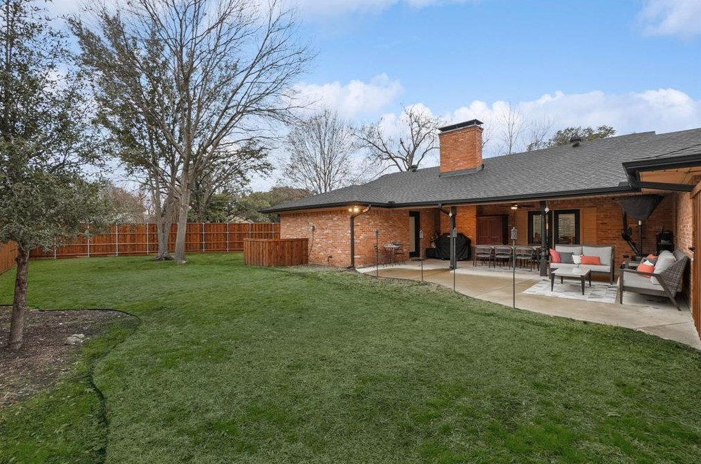 10406 Royal Clb Ln, Dallas TX 75229-5048 exterior