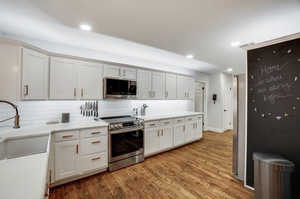 10406 Royal Clb Ln, Dallas TX 75229-5048 exterior