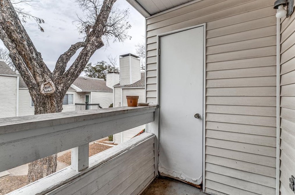 7431 Holly Hill Dr, Dallas TX  75231-5370 exterior