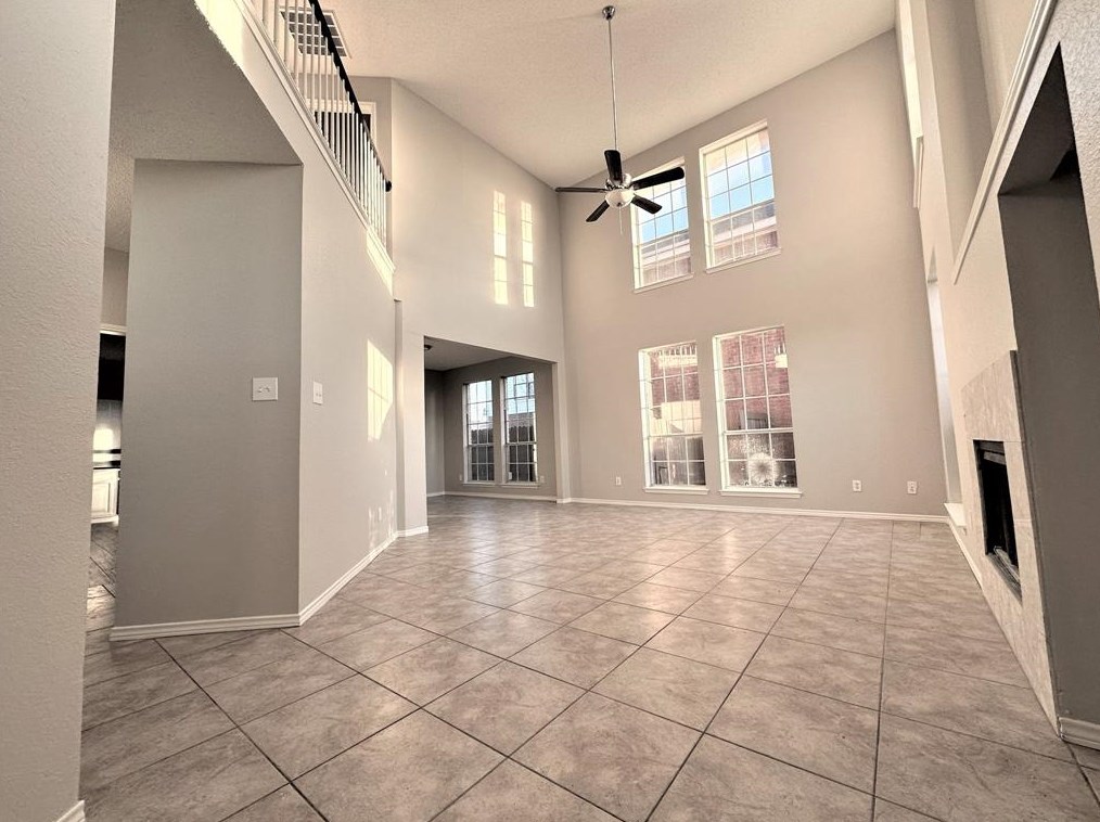 6904 Club Creek Dr, Fort Worth, TX 76137