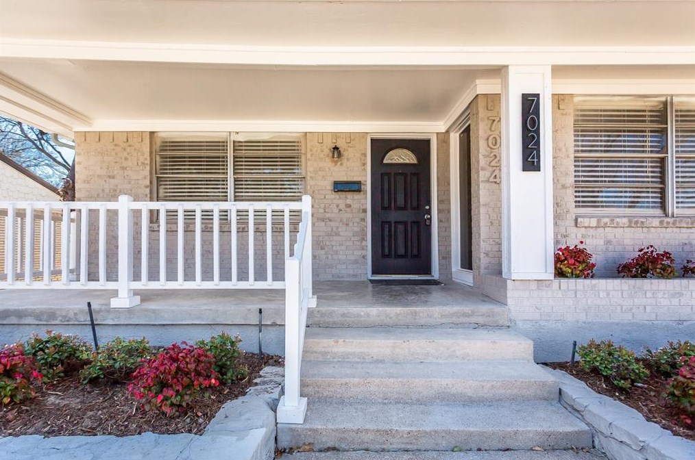 7024 Irongate Ln, Dallas, TX 75214-3240