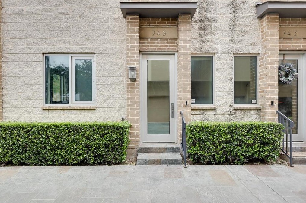745 Cannen John Ln, Dallas, TX 75204