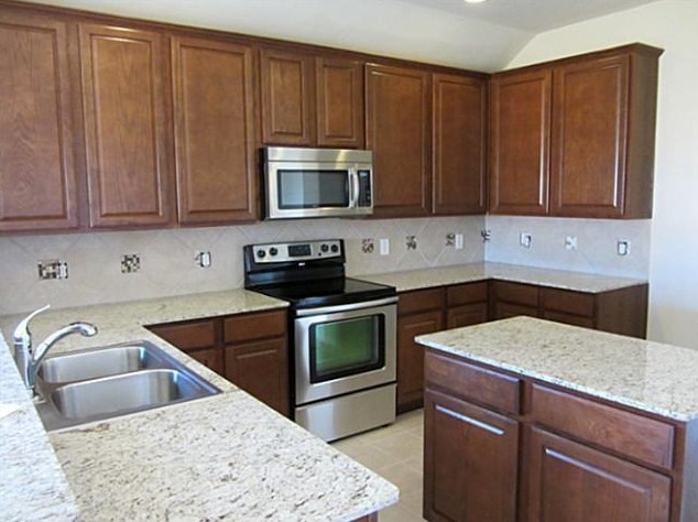 2814 Waterfall Ln, Oak Point, TX 75068