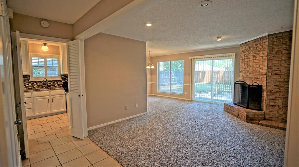 107 Creek Courts Dr, Roanoke, TX 76262