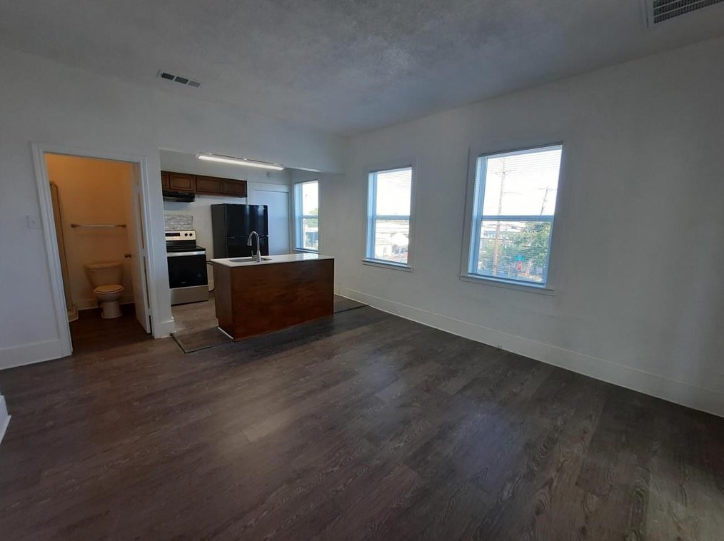 736 W 7th St, Dallas, TX 75208
