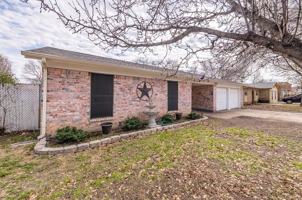 308 Heights Dr, Crowley, TX 76036-2206