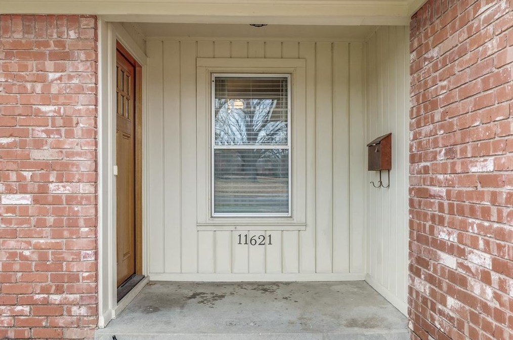 11621 Neering Dr, Dallas, TX 75218