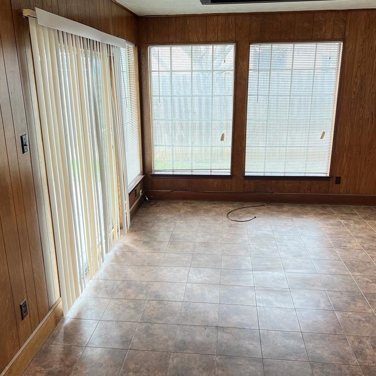 2746 Meadow Gate Ln, Dallas TX  75237-3212 exterior