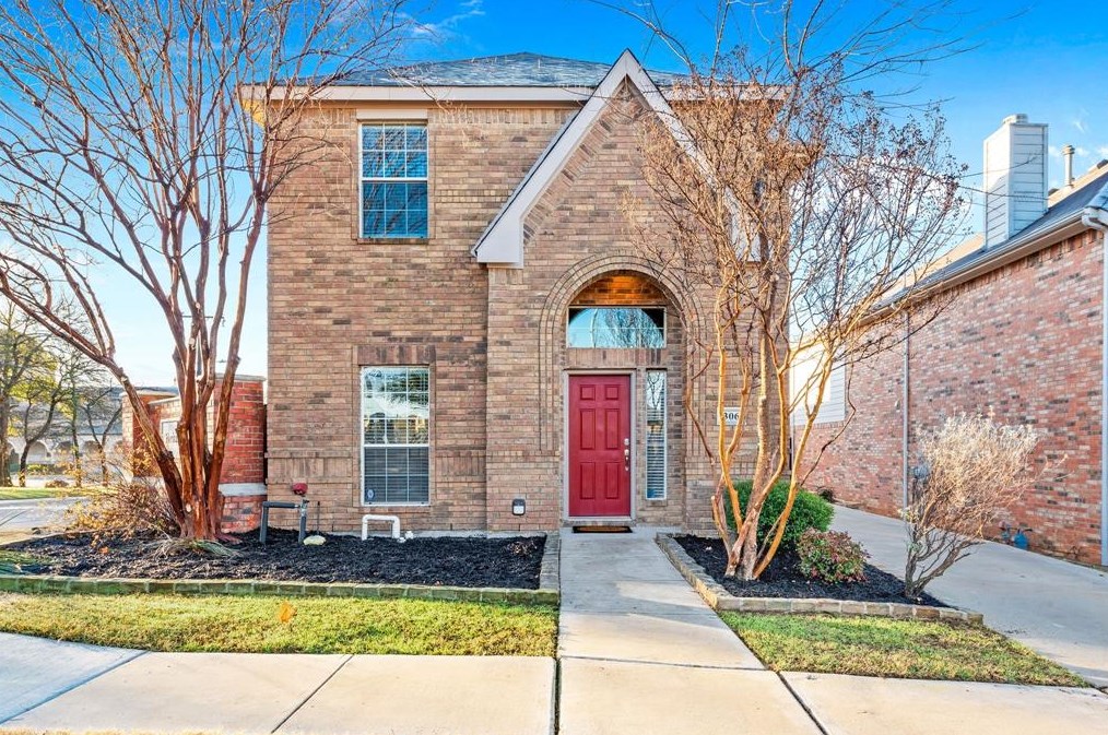306 Republic Ln, Euless, TX 76040