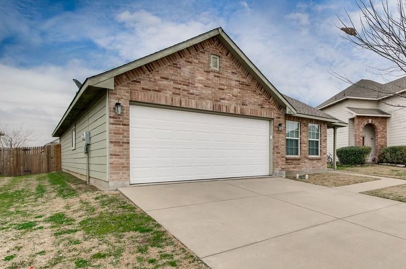 308 Crescent Ridge Dr, Fort Worth, TX 76140