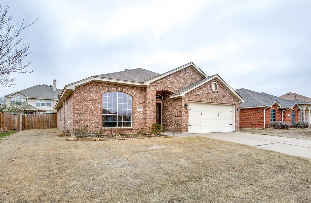 905 Chestnut Ave, Burleson, TX 76028