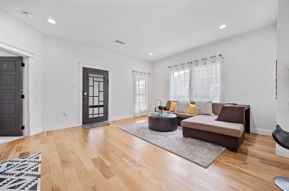 806 Melba St, Dallas TX  75208-4913 exterior