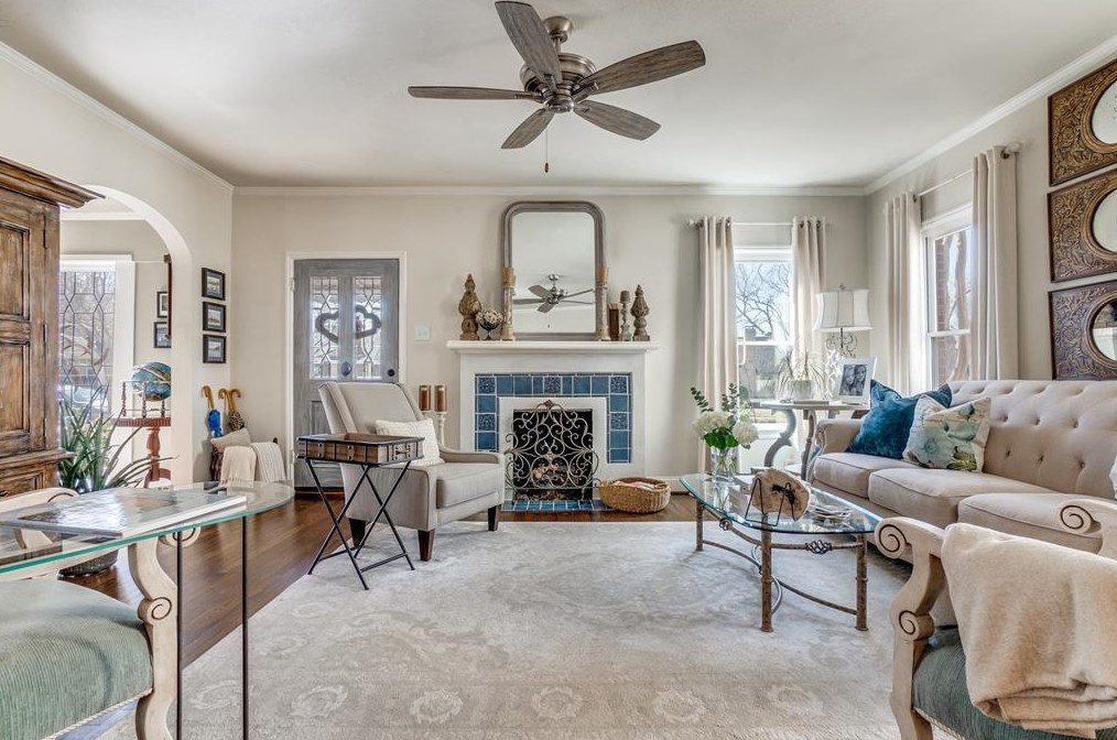 502 Valencia St, Dallas TX  75223-1321 exterior