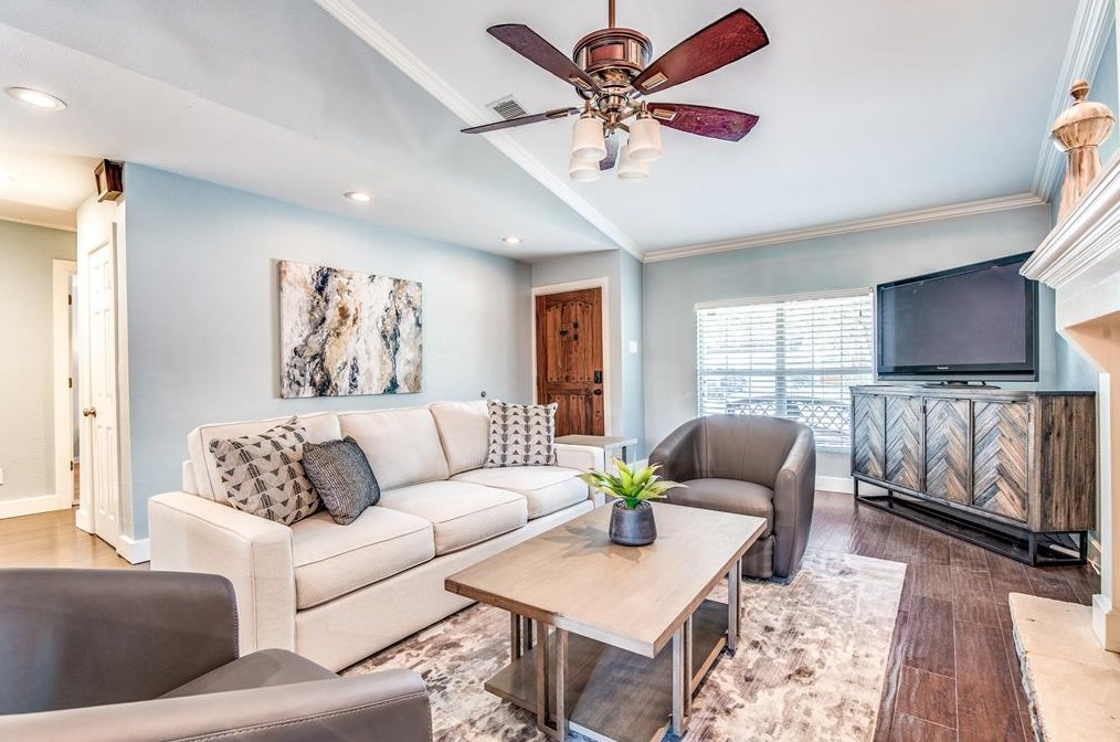 601 Jamestown Dr, Garland, TX 75043