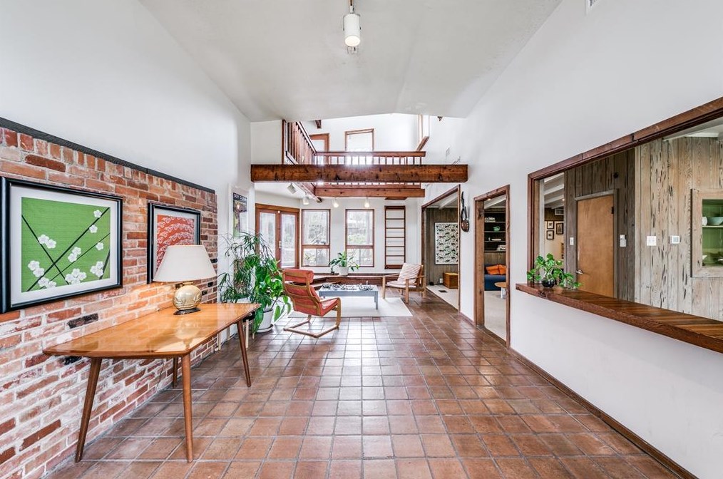 989 Rustic Cir, Dallas, TX 75218-2938