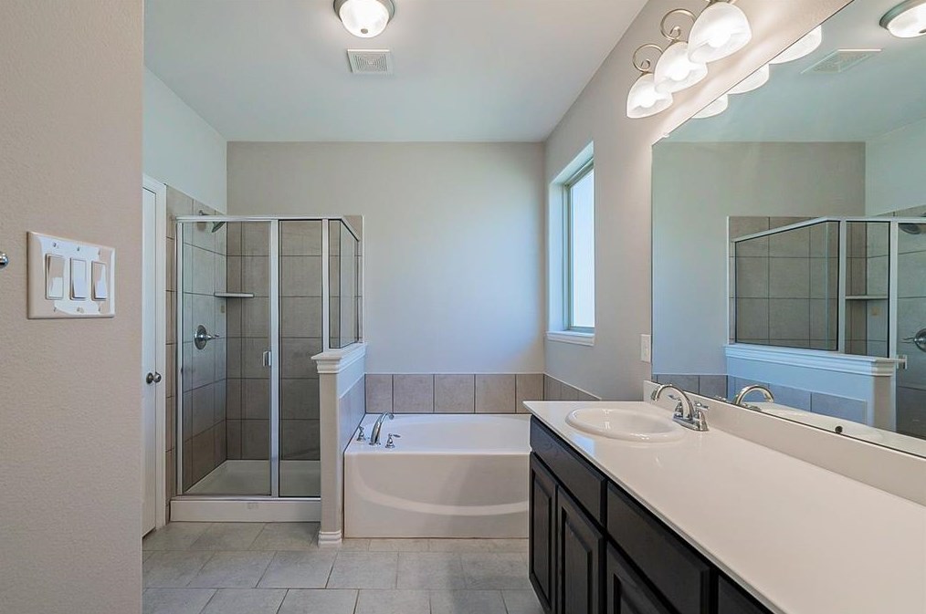 312 Emerald Creek Dr, Fort Worth, TX 76131