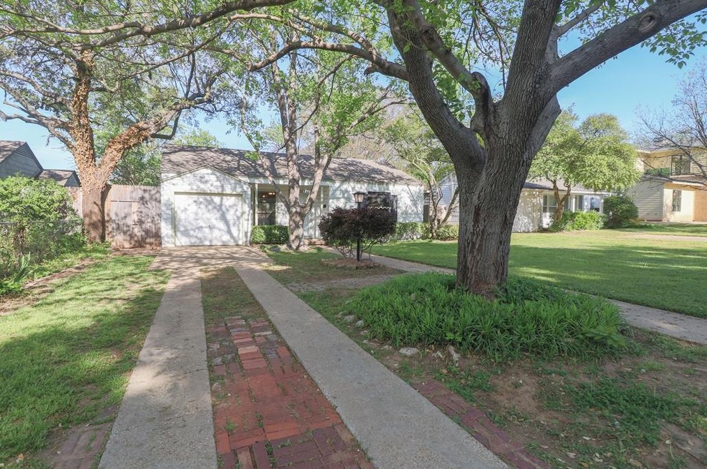 704 N Bailey Ave, Fort Worth, TX 76107