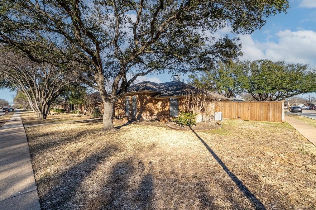 156 Simmons Dr, Coppell TX  75019-3303 exterior