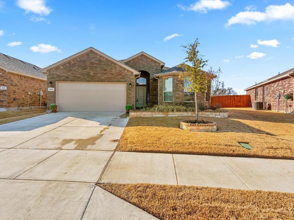 824 Doe Meadow Dr, Burleson, TX 76028