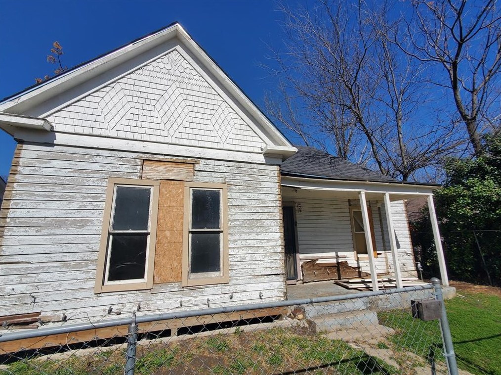 1125 Stella St, Fort Worth, TX 76104